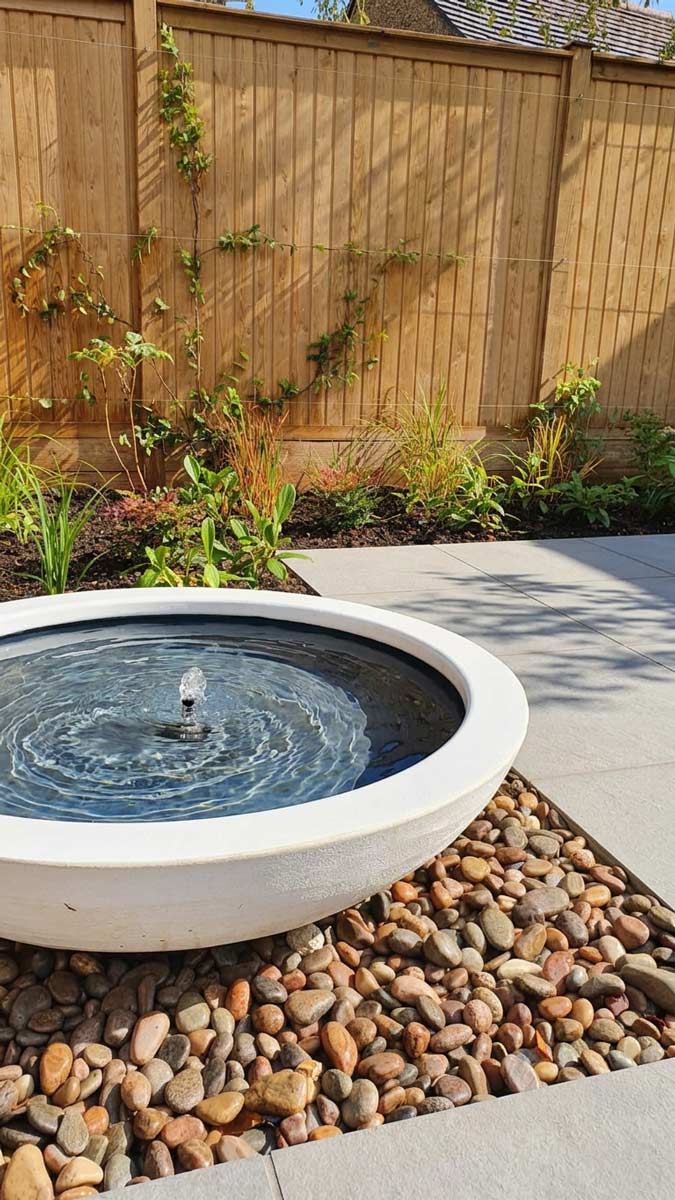 Kingston low maintenance urban garden design water feature by Outdoor Creations